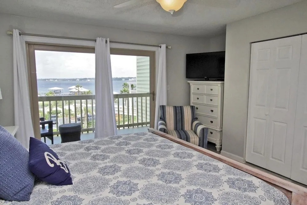 Summerhouse West by Youngs Suncoast