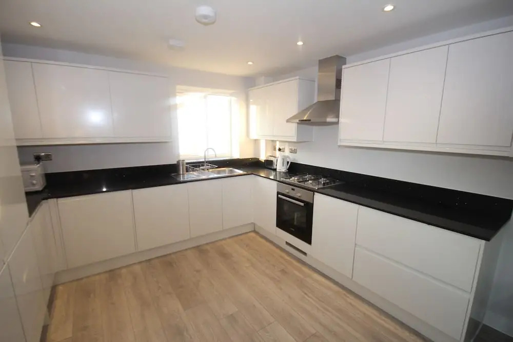 Holden Court Apartments -Apt 4