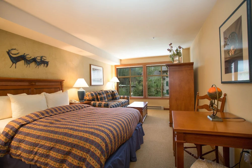 3309b - Queen Standard Powderhorn Lodge 1 Bedroom Hotel Room by RedAwning