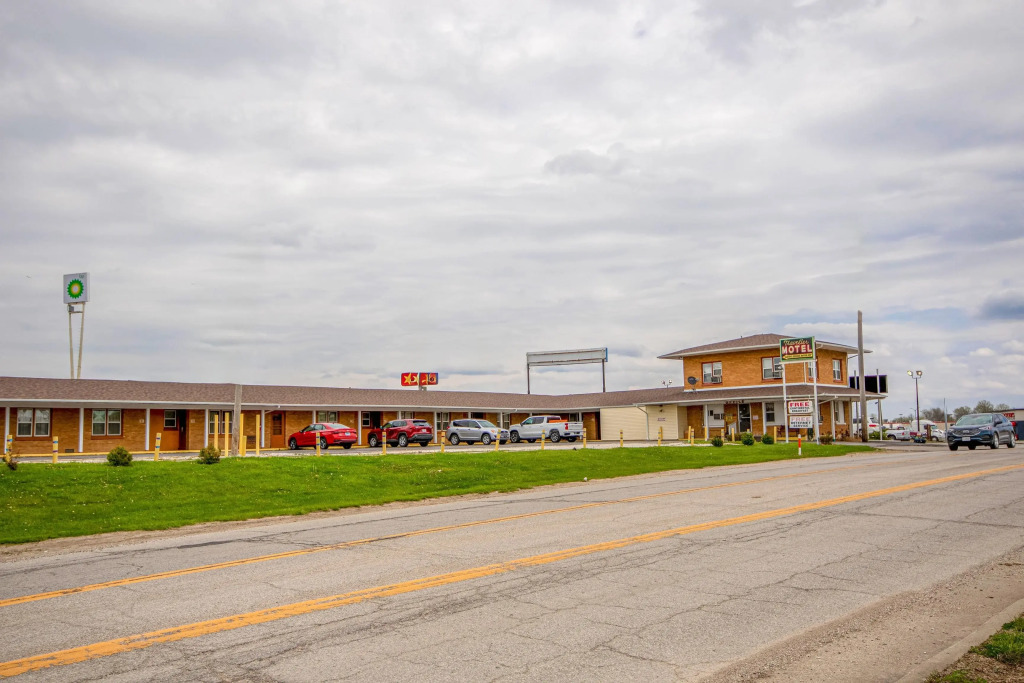 Travelier Motel