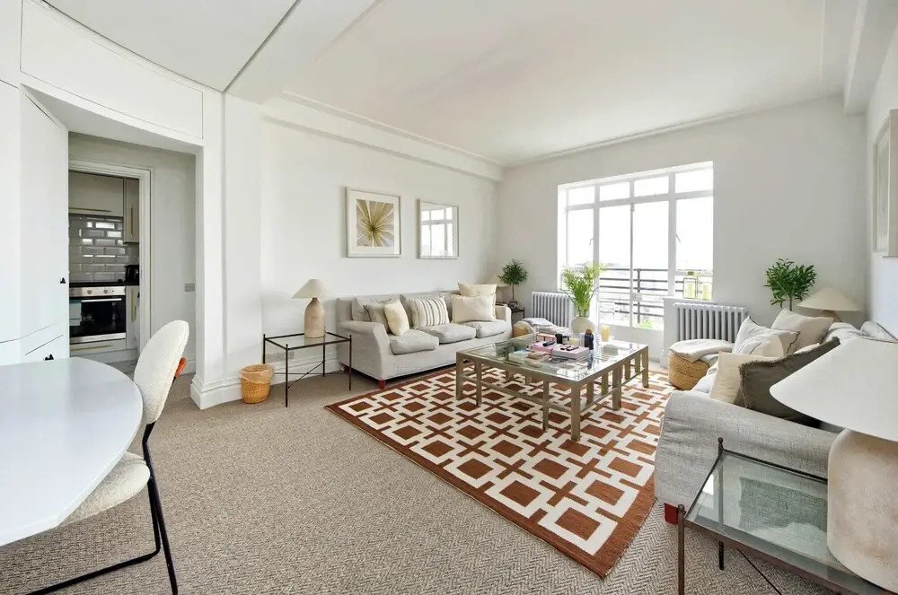 Large 1 Bedroom Apartment - Chelsea