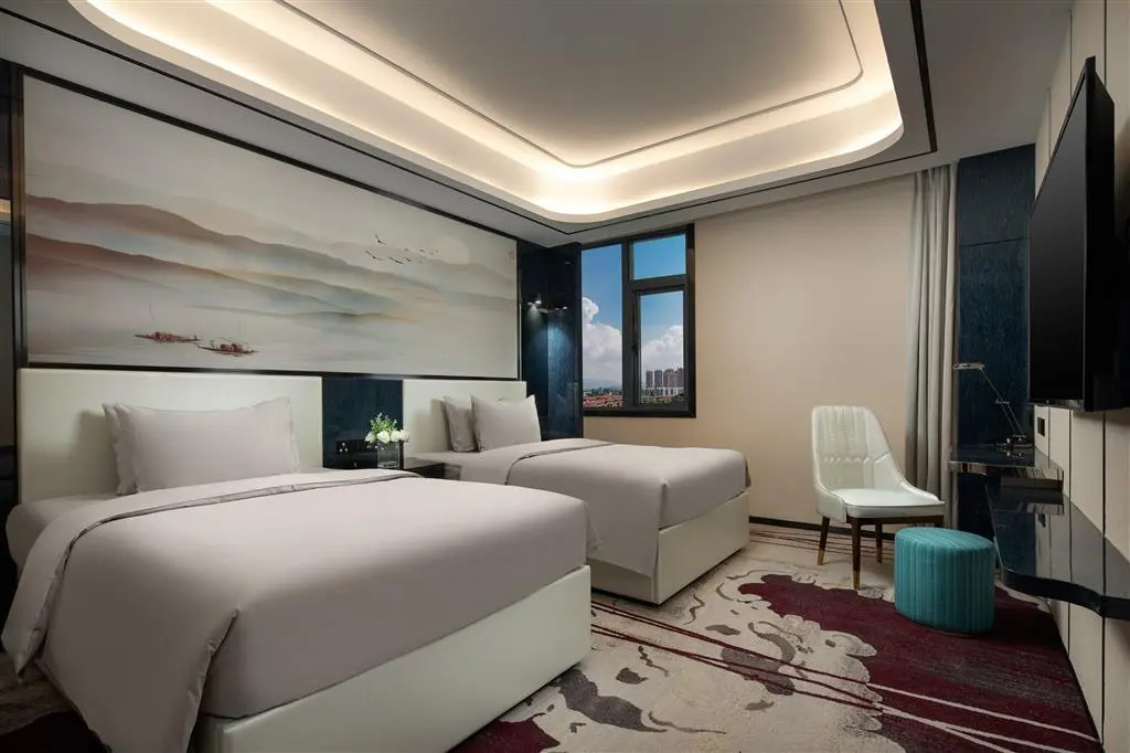 Ramada by Wyndham Mengzi Suites