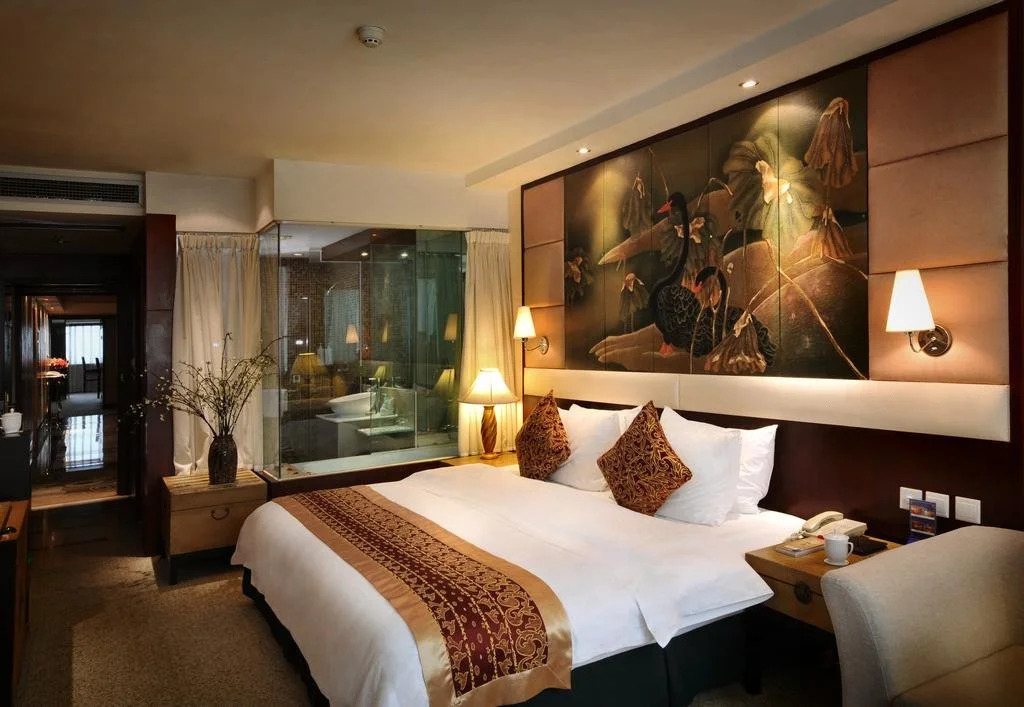Universal House Grand Romance Hotel