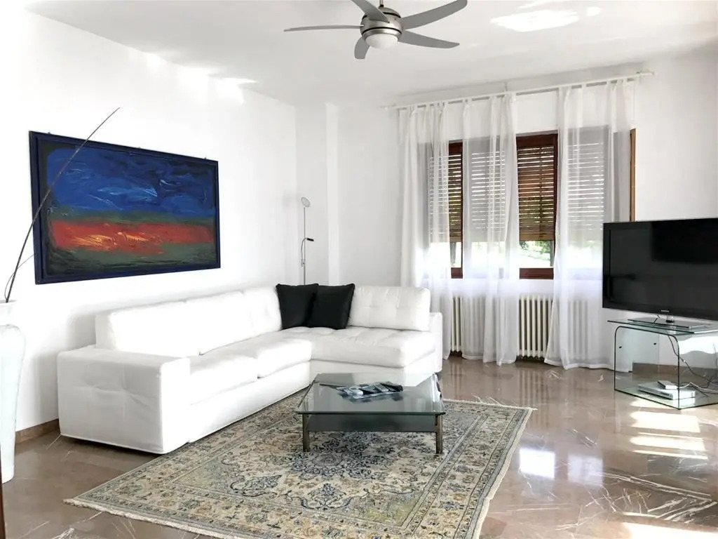 4 bedrooms villa at Ranco 100 m away from the beach with lake view private pool and enclosed garden