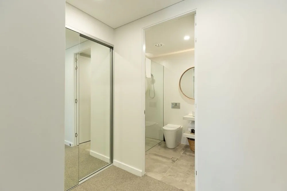 Astina Suites, Forster