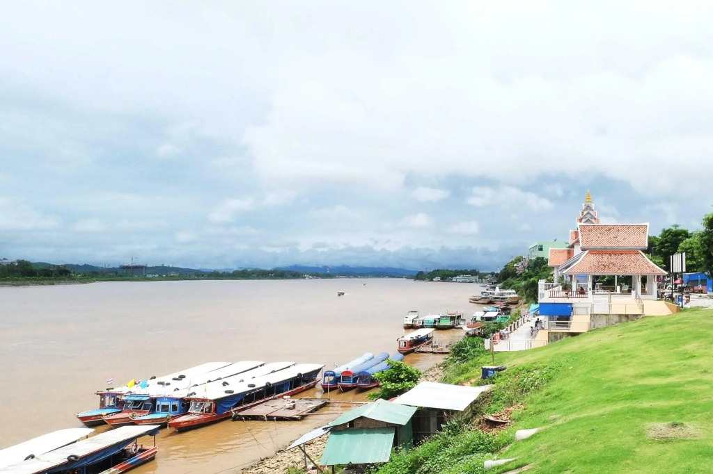 Buakham Rim Khong บัวคำริมโขง