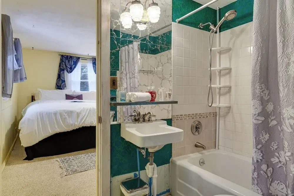 3 Mi to Mount Snow: Spacious West Dover Home