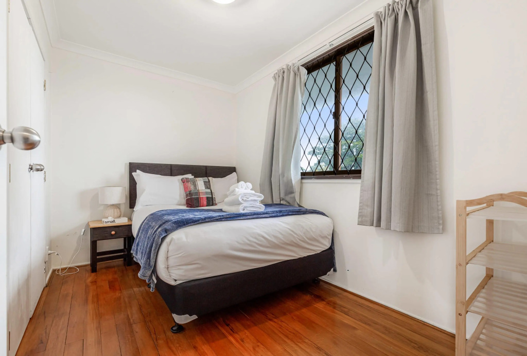 Lovely 2-Bedroom Apartment with Free Parking