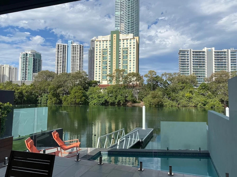 Gold Coast Private Villas - Waterfront Villas