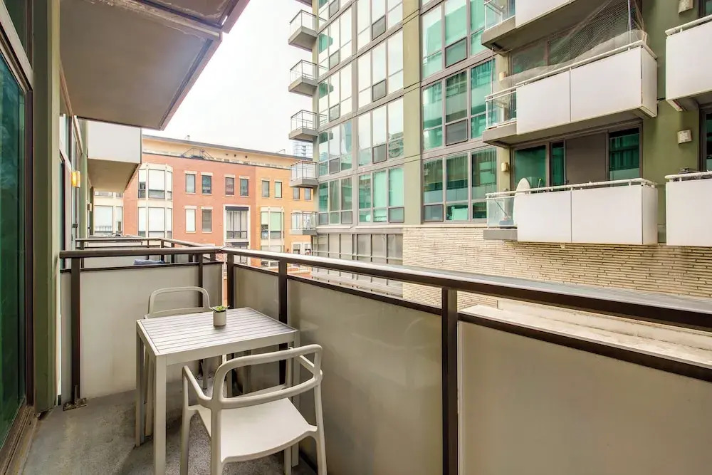 Near Fulton Market! Walkable West Loop Condo