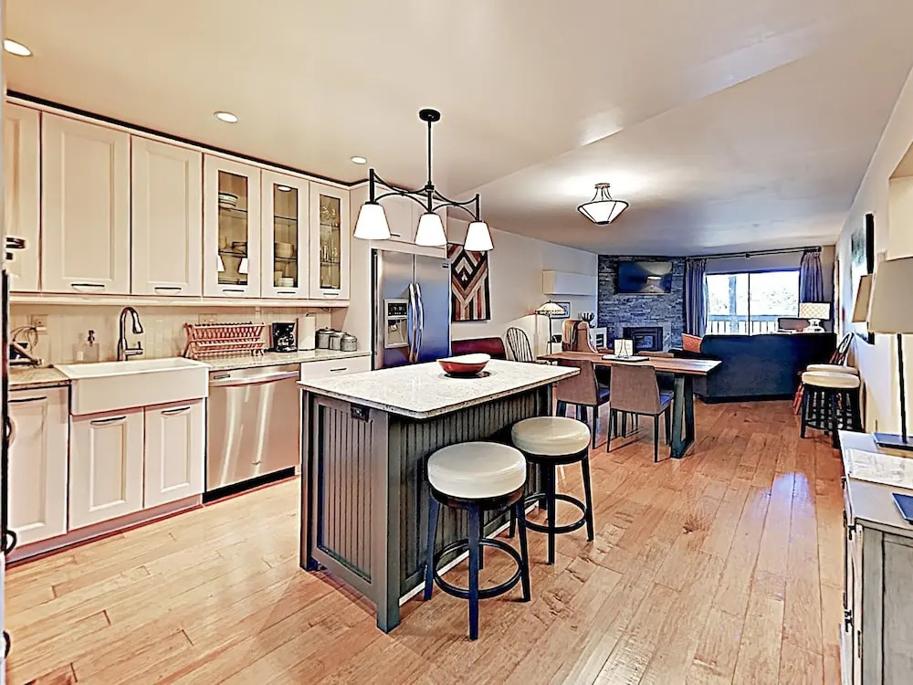 New Listing! Renovated W/ Spa - Near Skiing 2 Bedroom Condo