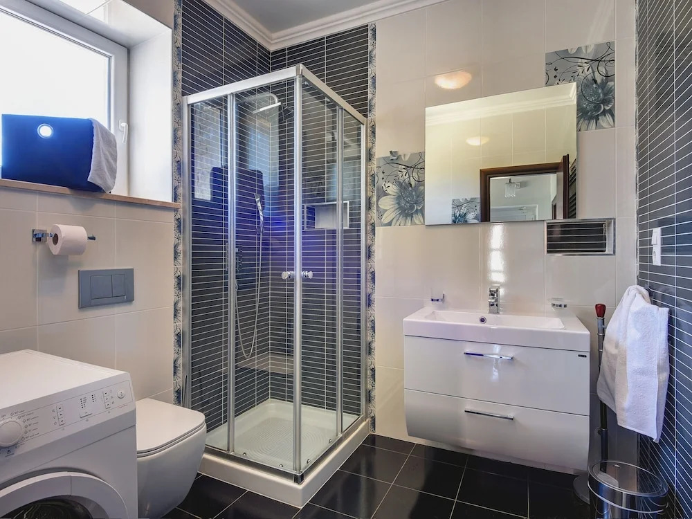 Beautiful Villa With Garden, Private Heated Pool, Whirlpool, Sauna, Near Rovinj