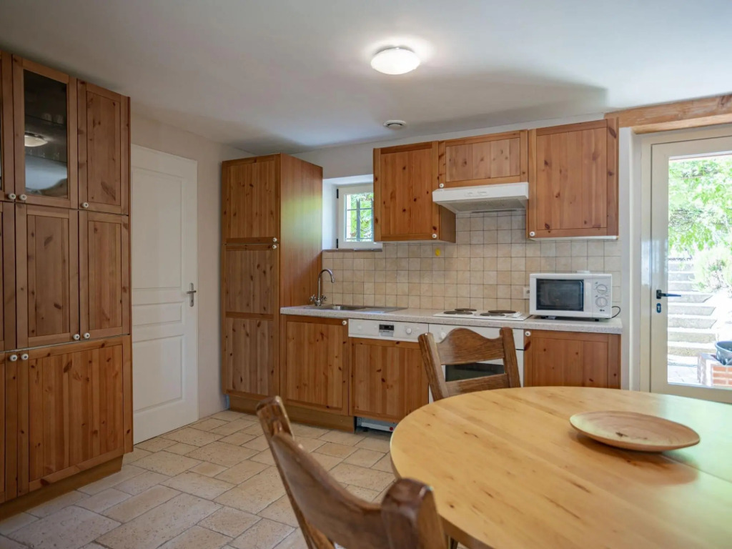 Courry Gem: Pool & Charm