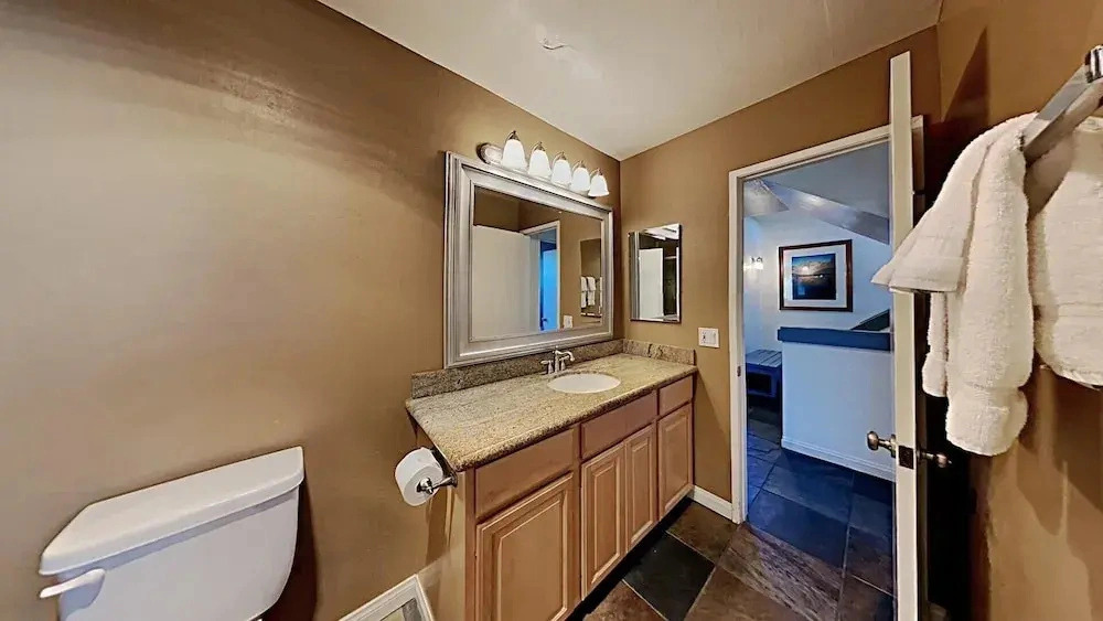 684 4 Bedroom Condo