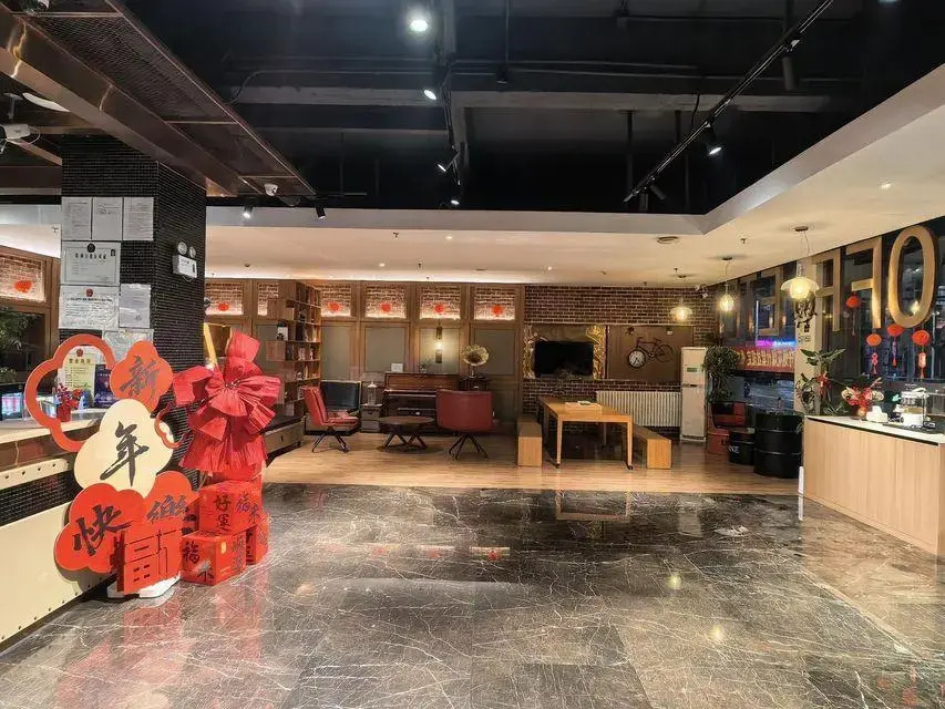 James Joyce Coffetel Qinhuangdao People Park Plaza