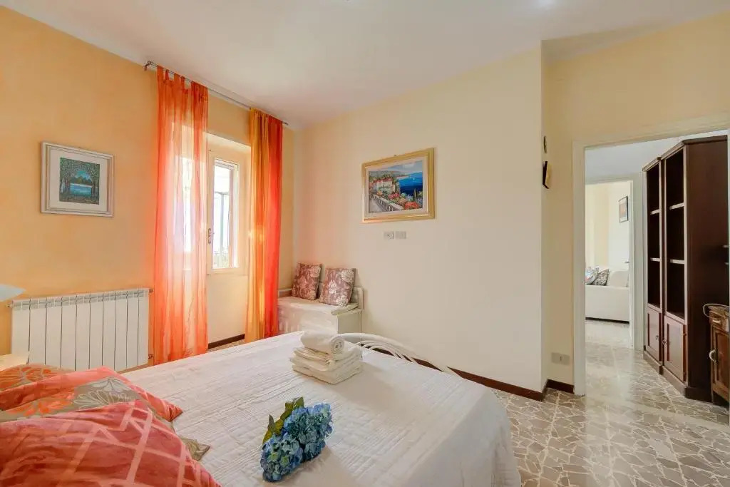 Gemma -Hilly area- relax with view lake