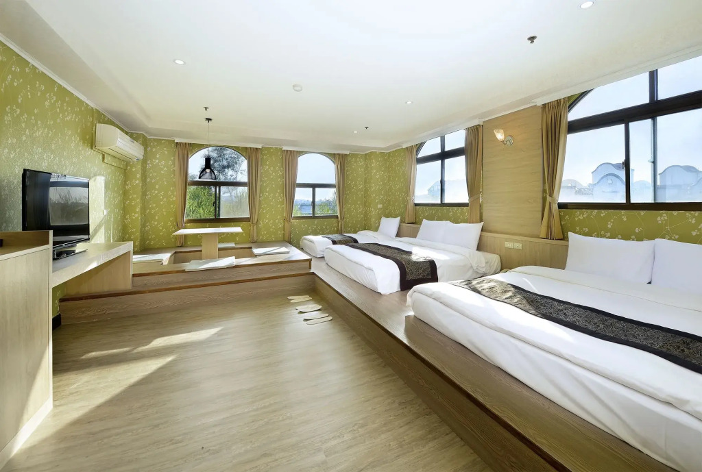 Jinsa Lakeside View Resort