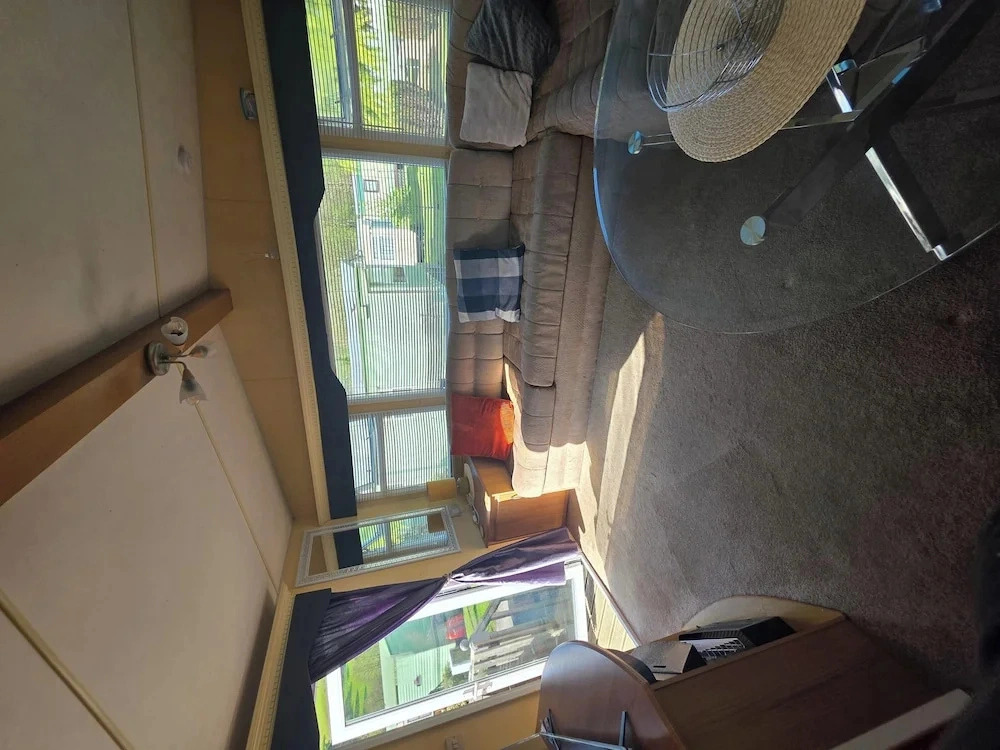Twin Ayre Cabin Retreat, Welshpool