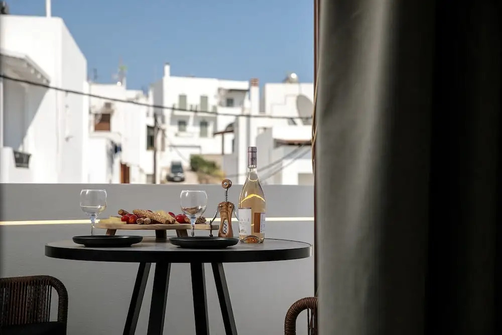 "Makava Suites" Your Luxe Urban Sanctuary