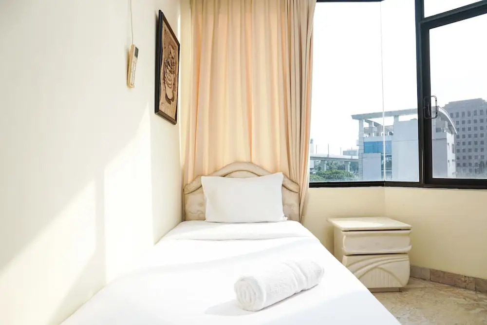 2Br with Pool View at Beverly Tower Apartment