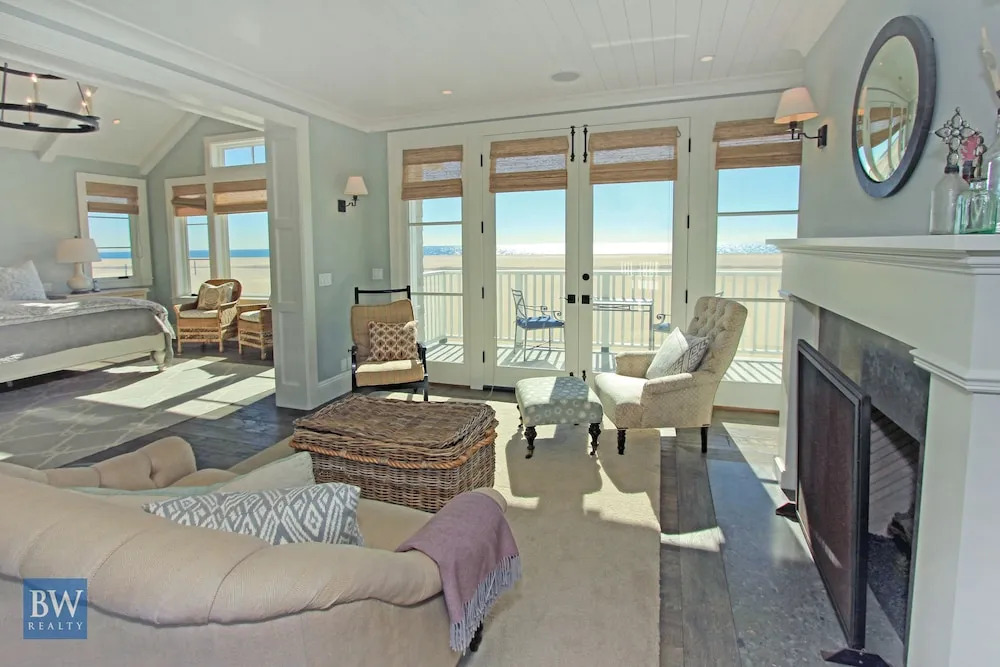 1028 W Ocean Front Lyn 5 Bedroom Home