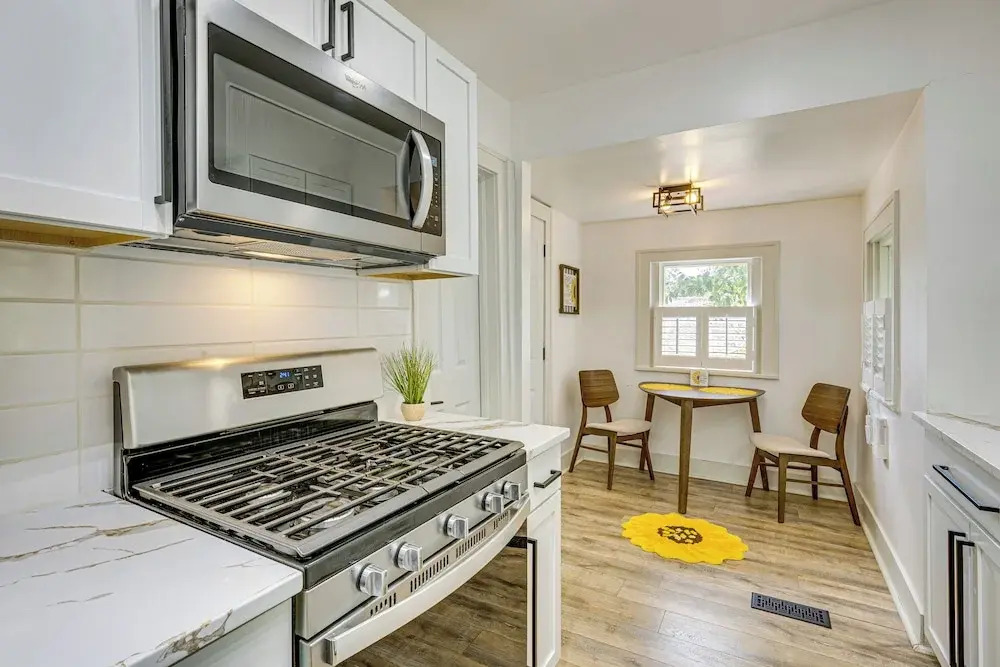 Private Porch! Charming Stay 6 Mi to Arrowhead