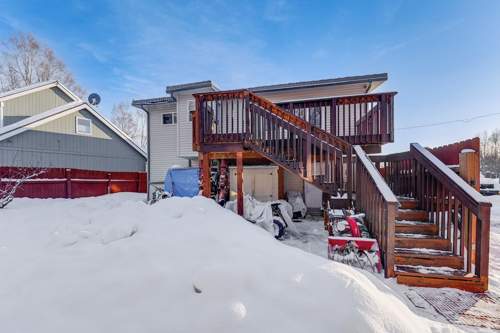 Hike, Bike & Ski! Cozy Anchorage Townhome