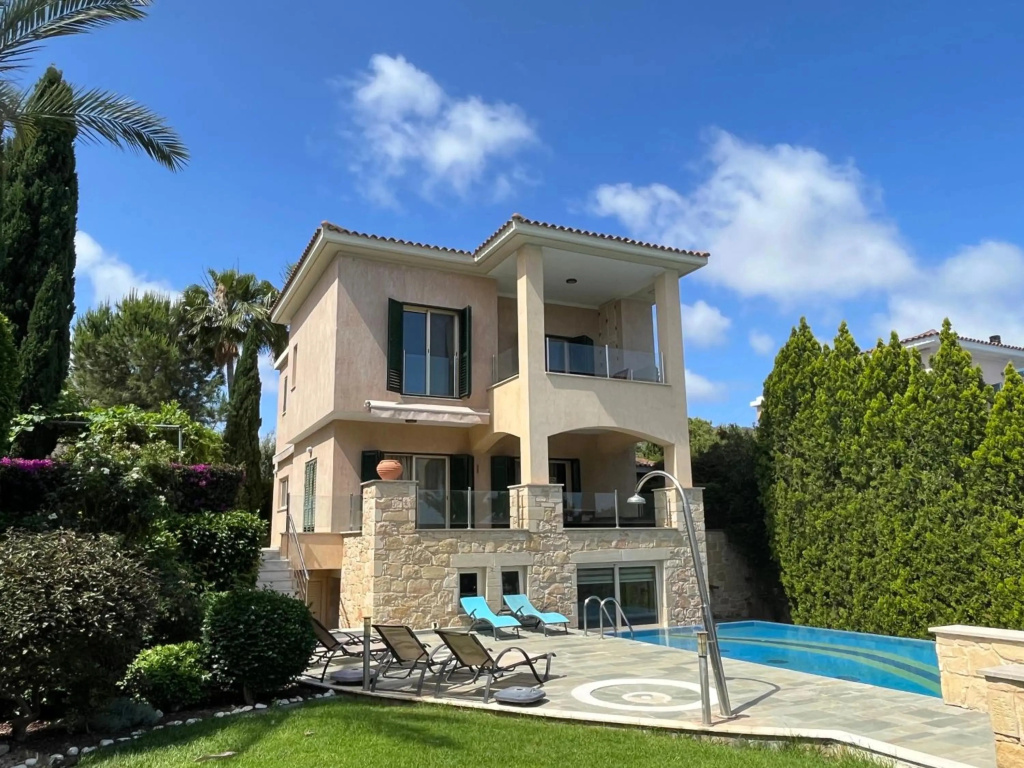 Amoroza Beach Villa