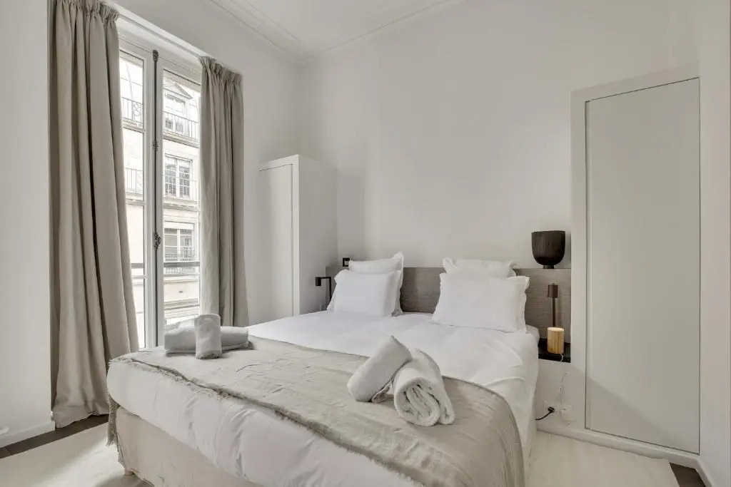 Modern Apt 3bdr/3bath - Louvre Museum/Tuileries