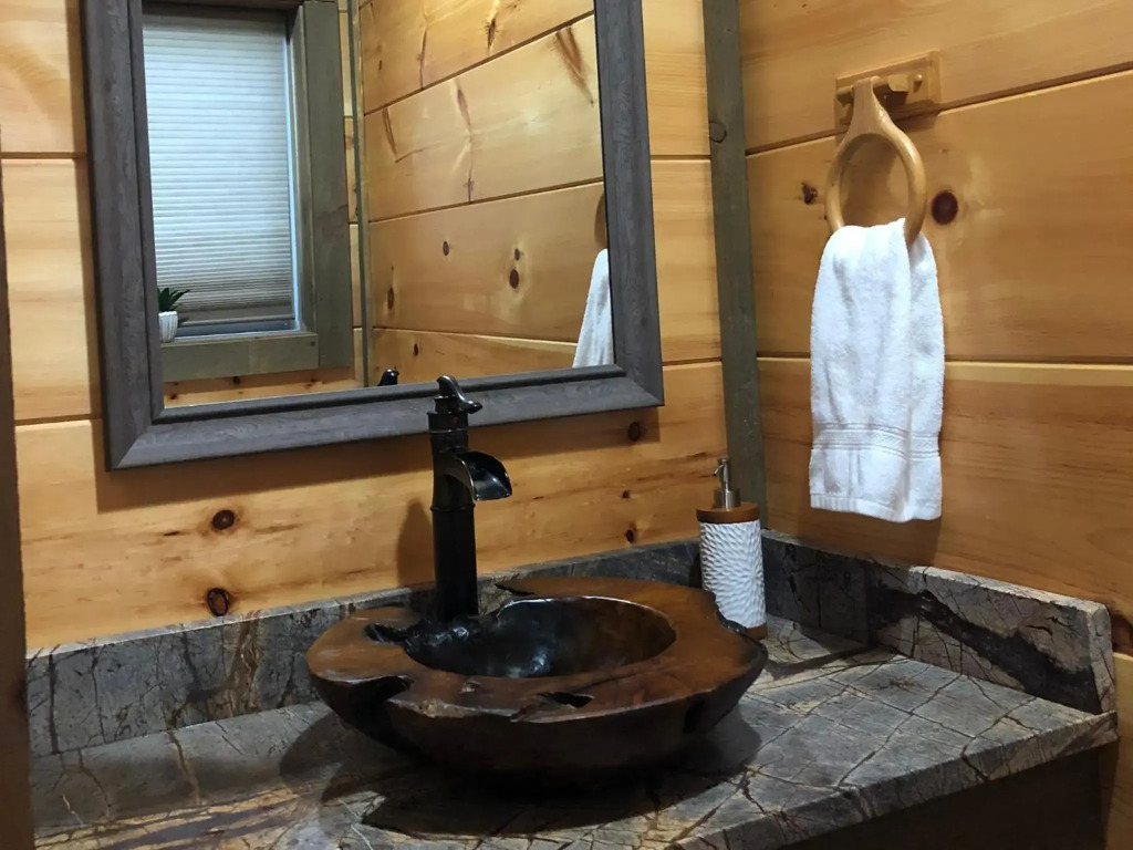 2021 Cabin - Gorgeous Fall Views, GameRm, HotTub, Xbox, Bears, Gatlinburg 10min & Ober 5min