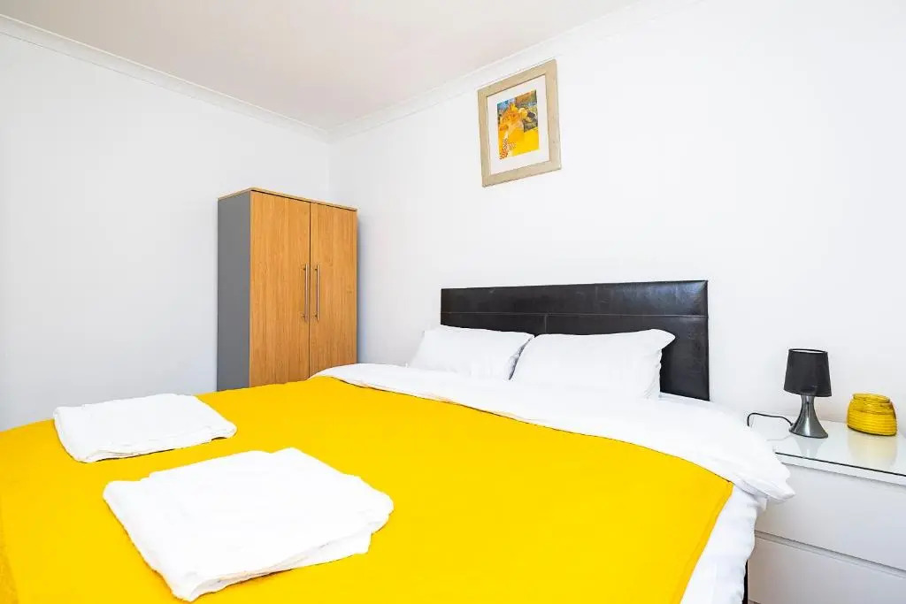 4 Bedrooms Self Catering Dagenham House, Free Wifi & Netfix