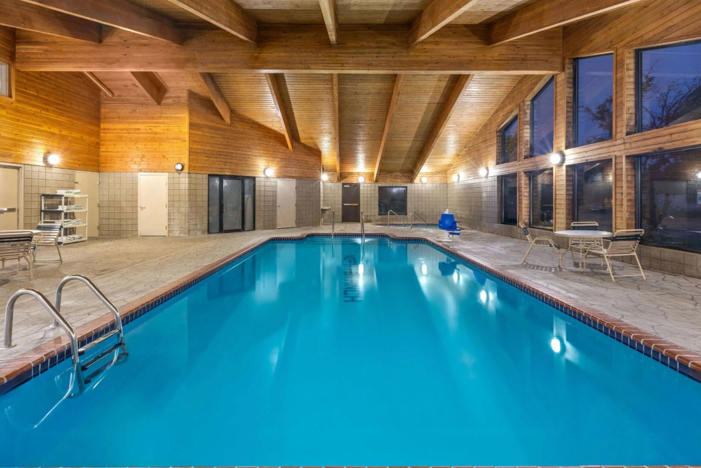 AmericInn by Wyndham North Branch