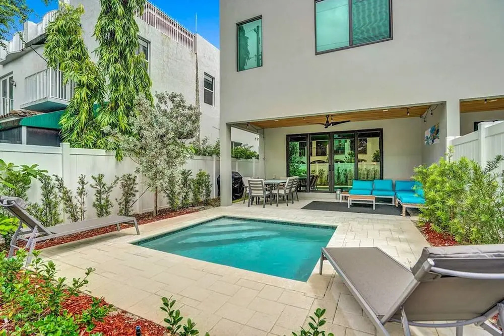 4BR w htd Pool Walk to Las Olas 5mins to Beach