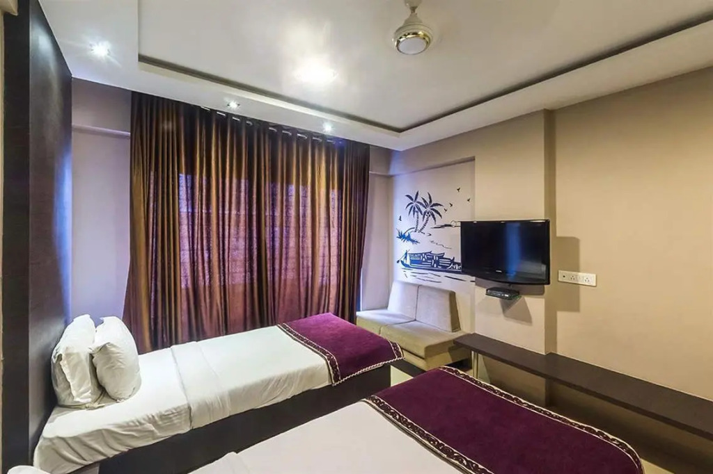OYO 13414 Hotel Ambrosia