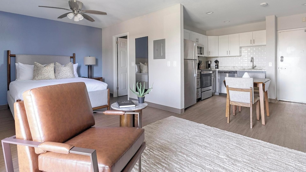 Landing Apartments Near HCA Florida Fawcett Hospital