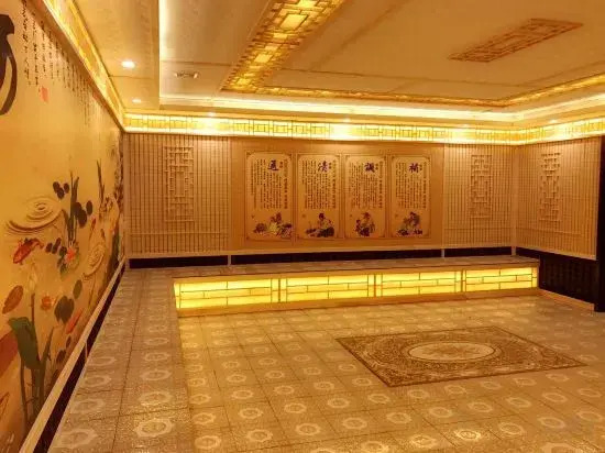 Linjiang Huayuan Hotel