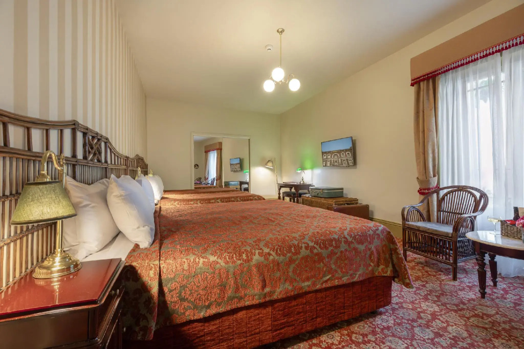 Hadleys Orient Hotel