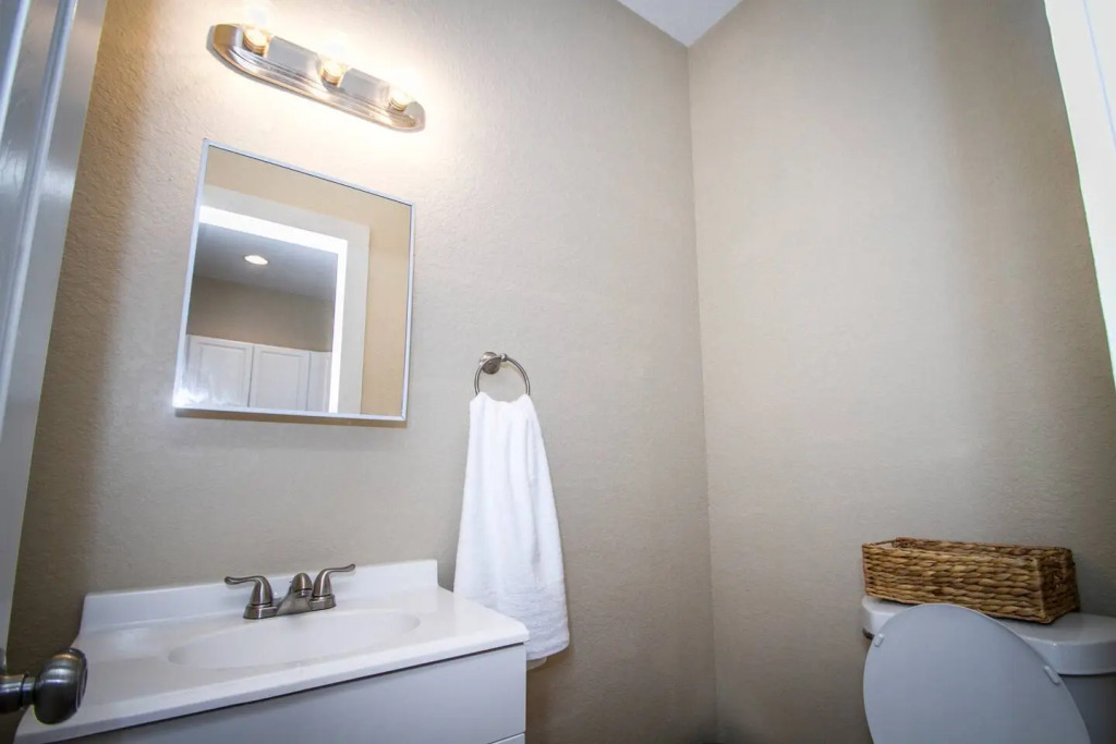 Hackberry St #B Renovated 2BR Near Downtown SA