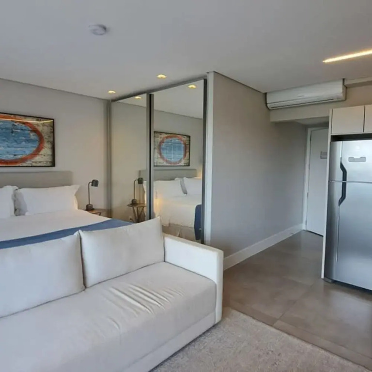 Pinheiros Silver I Modern Studio in Faria Lima