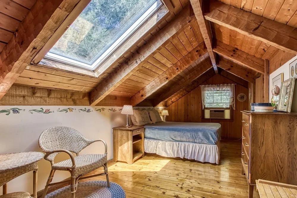 Valhalla - Private Rustic Getaway 2 Bedroom Cabin by RedAwning