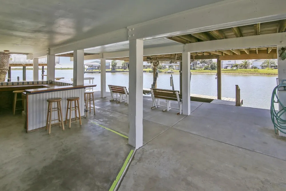 Jamaica Cove 4 Bedrooms 2.5 Bathrooms Home