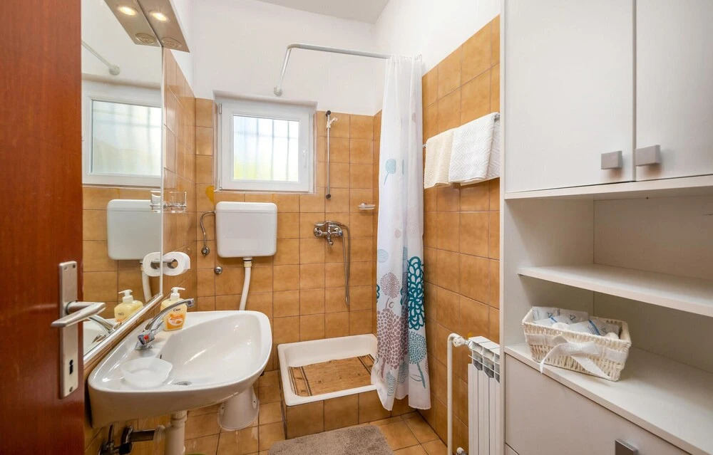 Amazing Apartment in Novi Vinodolski With 2 Bedrooms and Wifi