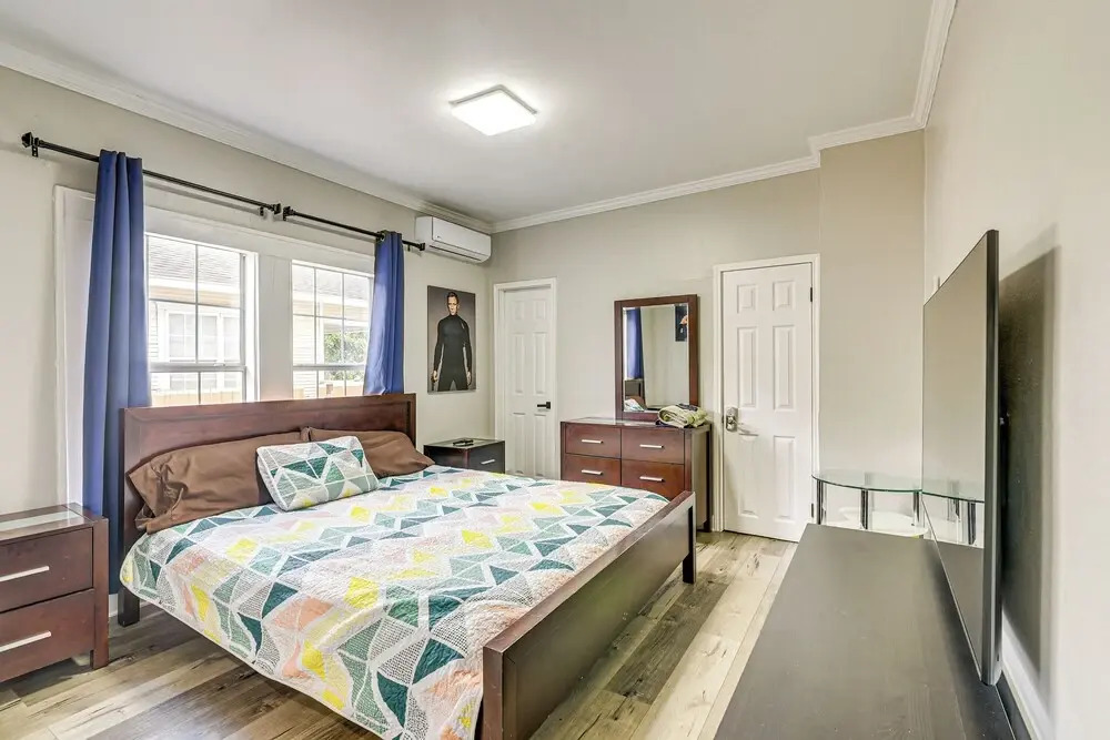 Walk to Shops & Dining: Modern Houston Apt!