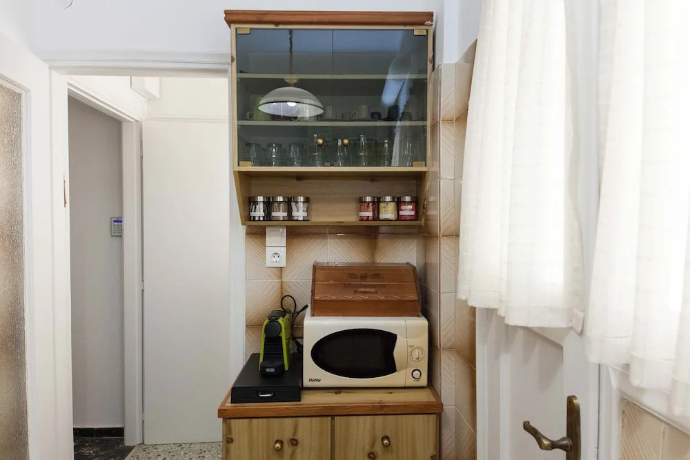 Koukaki Vintage Look 2BR Apt w Balcony