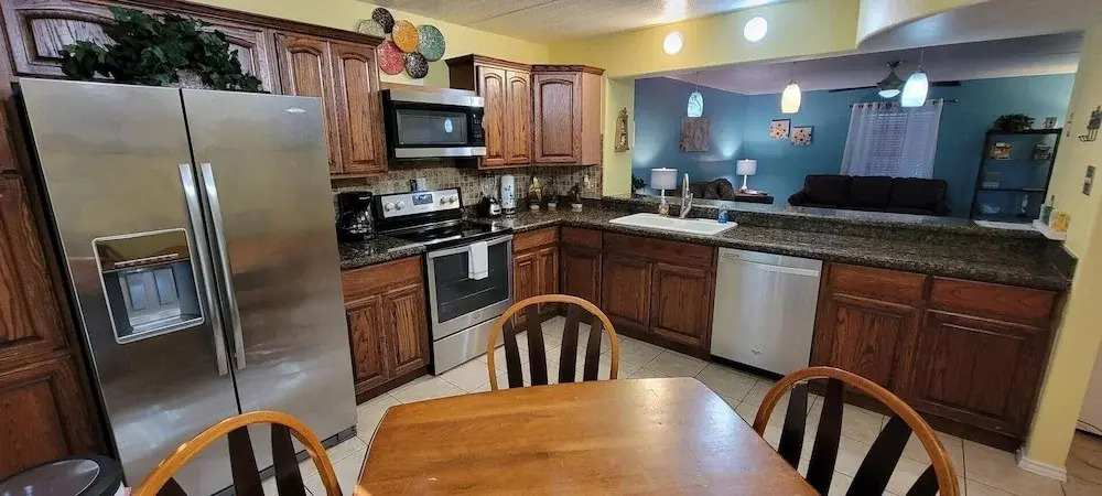 Clean Updated Condo w/ Pool 1/2 a Block to Beach 2 Bedroom Home by Redawning
