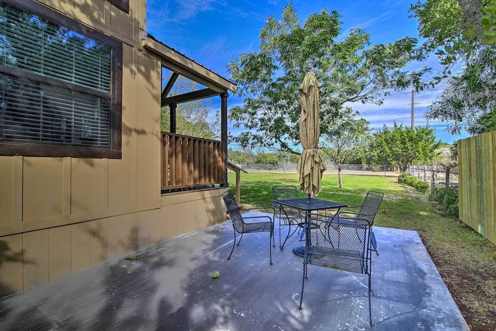 Fredericksburg Cottage ~ 1 Mile to Main Street!