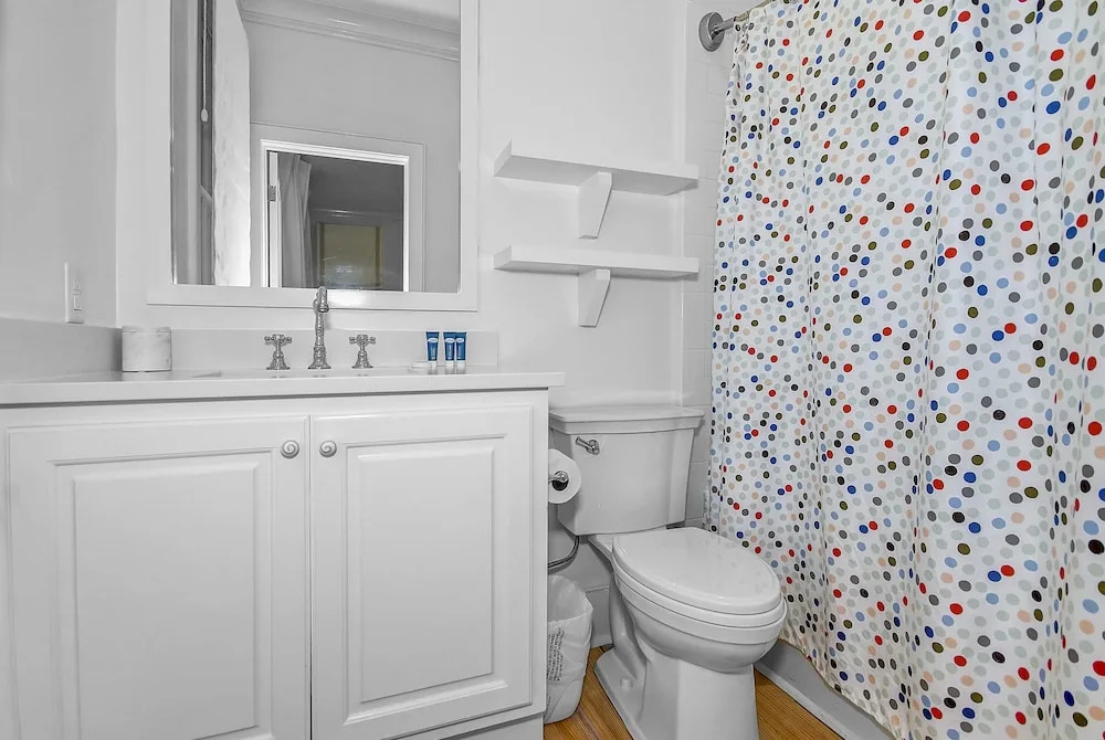 Beautifully Remodeled "taste & Sea" 3br/3.5ba Steps From Beach/pools optional Carriage 3 Bedroom Cottage by RedAwning