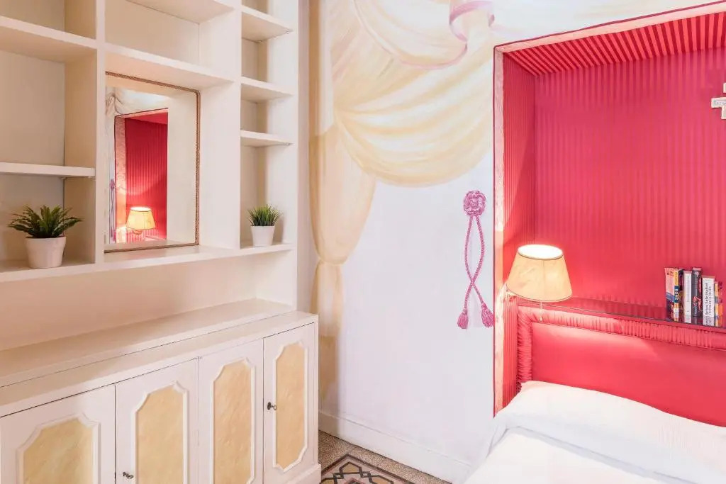 Piazza Colonna Apartment - Charme Homes