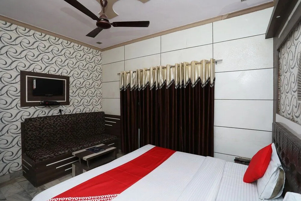 OYO 29411 Hotel Vanshika