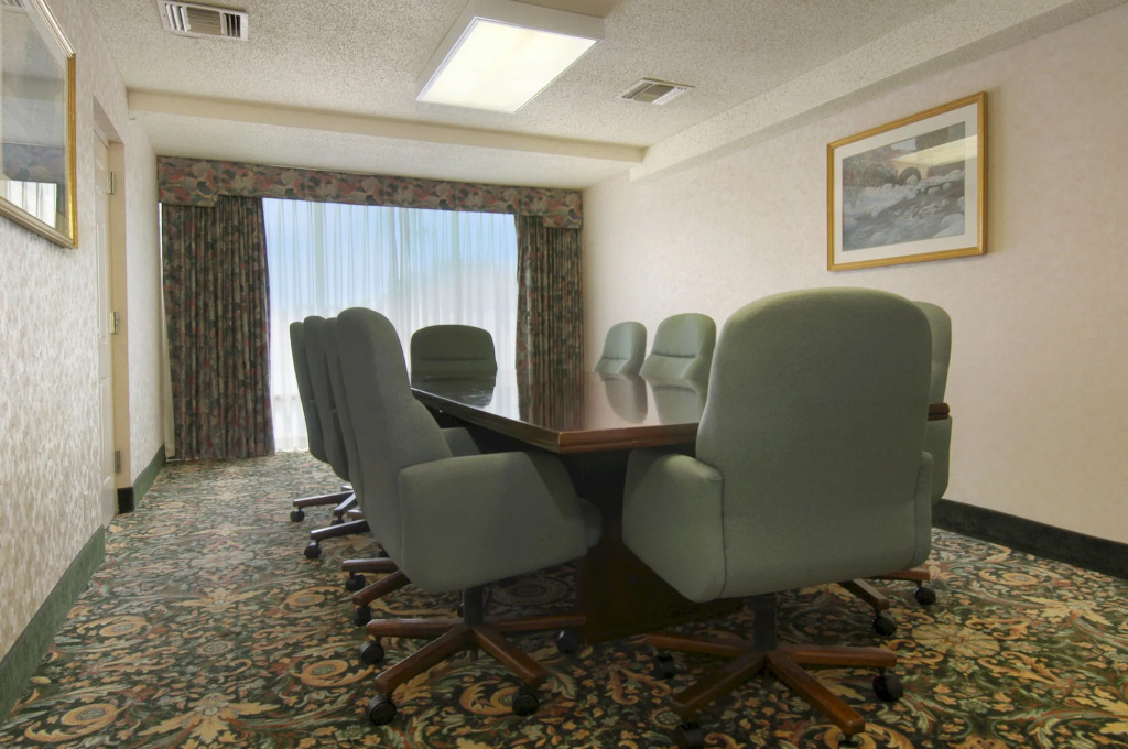 Economy Inn & Suites
